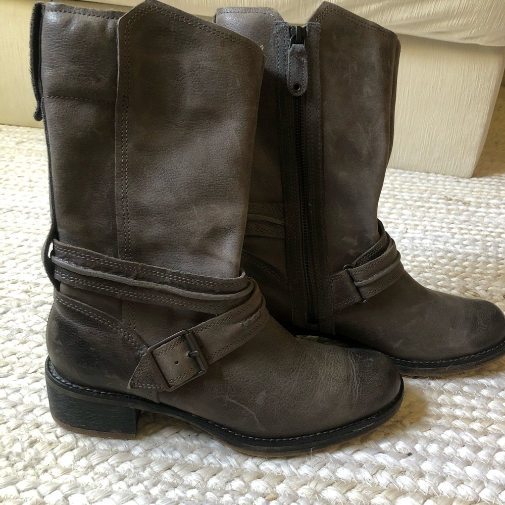 Timberland women’s 8 leather zip up boot